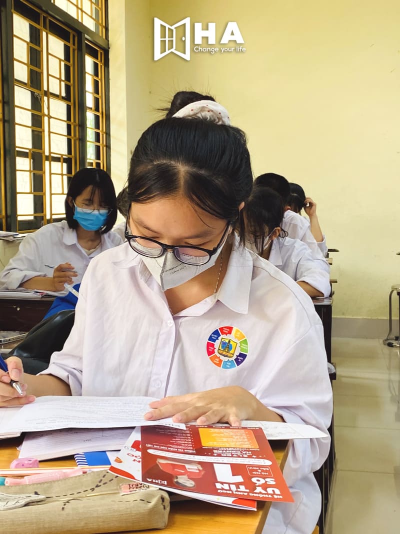 HA Centre gặp gỡ học sinh THPT Thuận Thành 1