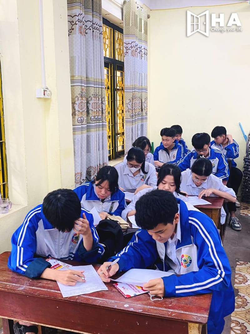 HA Centre gặp gỡ học sinh THPT Thuận Thành 1