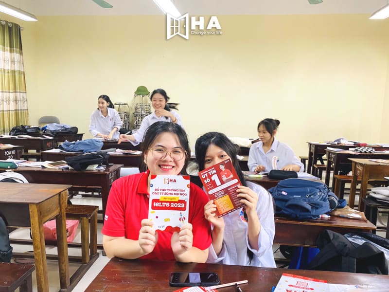 HA Centre gặp gỡ học sinh THPT Thuận Thành 1
