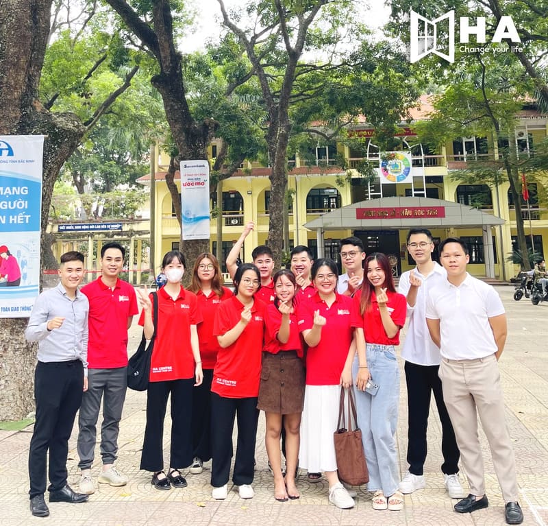 HA Centre gặp gỡ học sinh THPT Thuận Thành 1