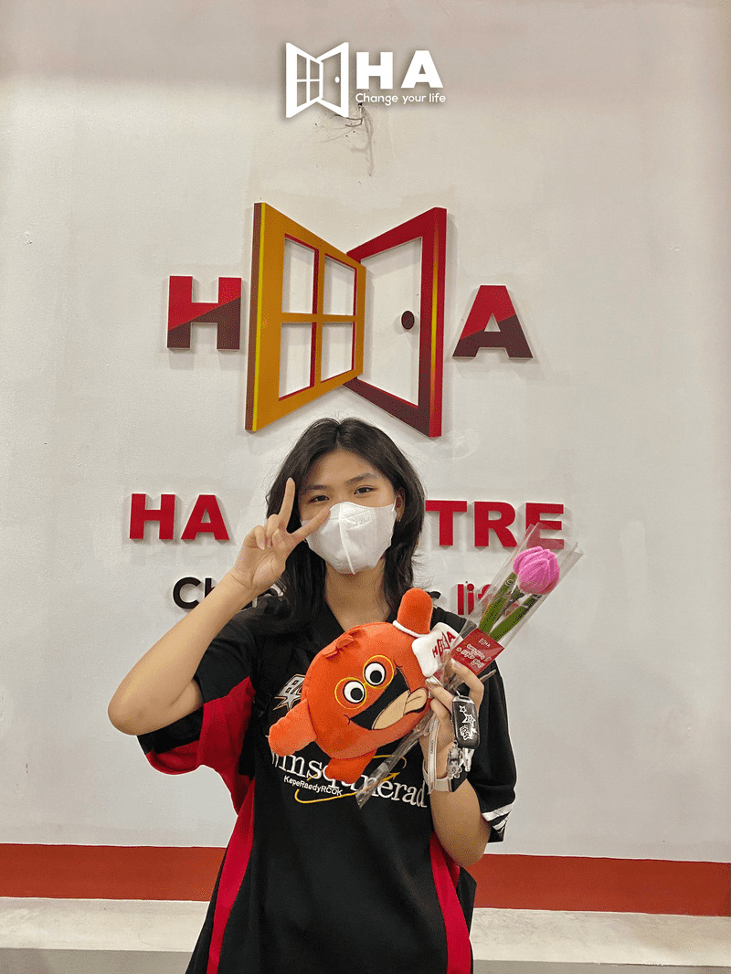 Hoa xinh tặng học viên nữ nhân ngày 20.10 tại HA Centre