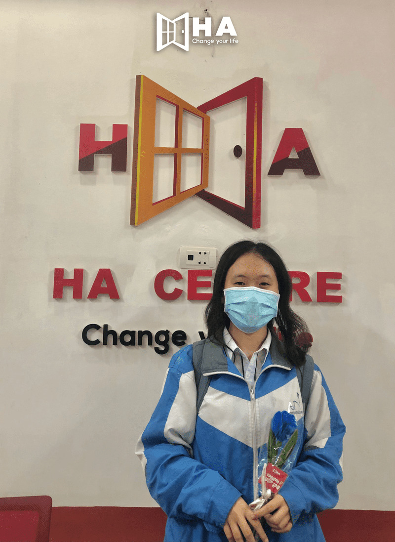 Hoa xinh tặng học viên nữ nhân ngày 20.10 tại HA Centre