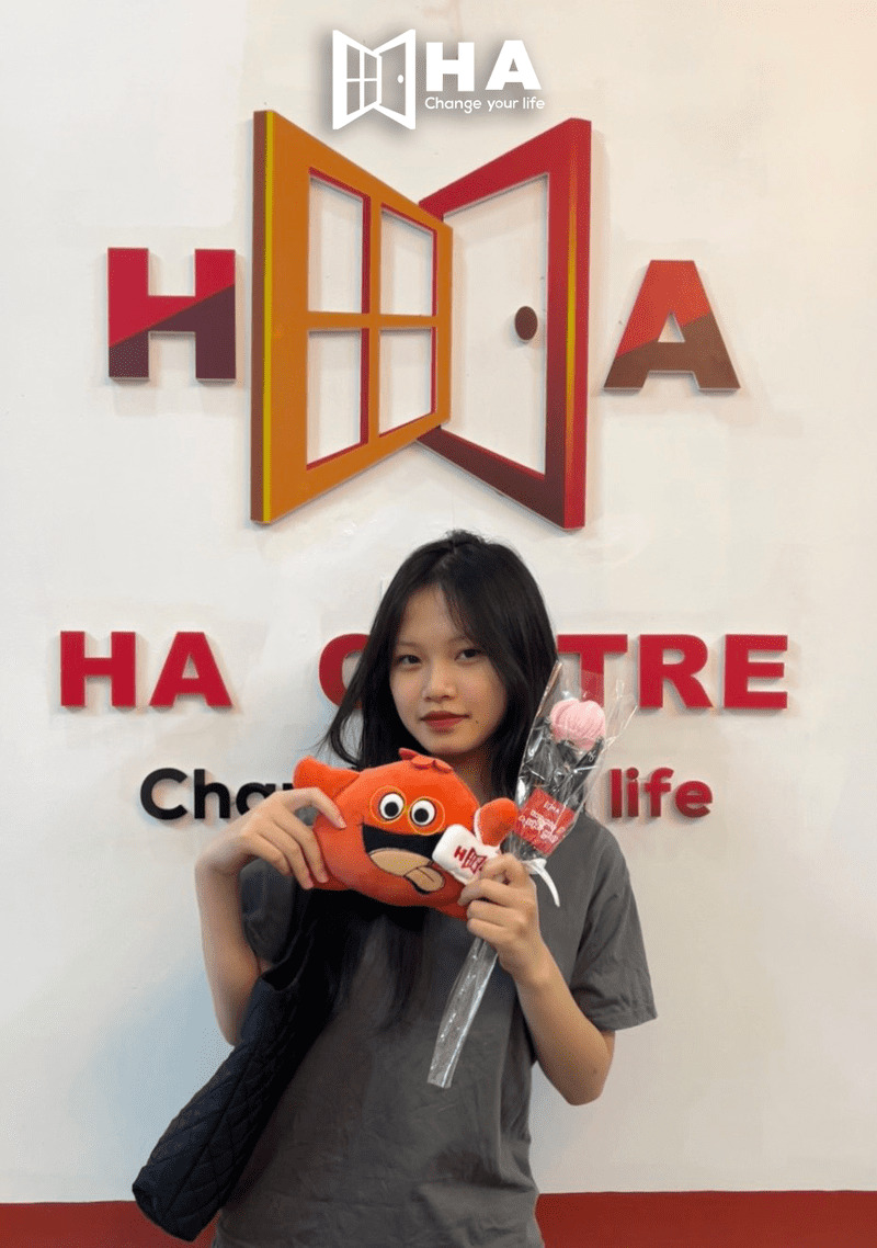 Hoa xinh tặng học viên nữ nhân ngày 20.10 tại HA Centre