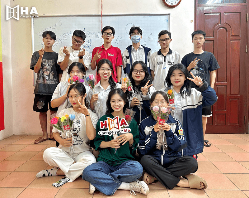 Hoa xinh tặng học viên nữ nhân ngày 20.10 tại HA Centre