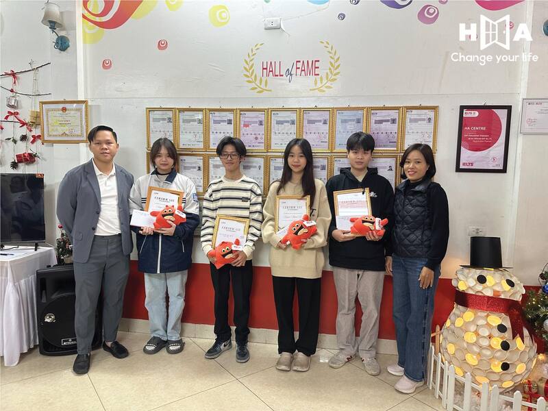 Lễ vinh danh học vên xuất sắc kỳ thi IELTS 25/11/2023
