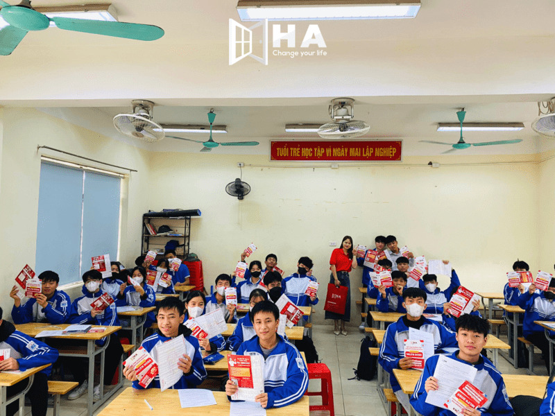HA CENTRE gặp gỡ học sinh trường THPT Lý Thường Kiệt Bắc Ninh