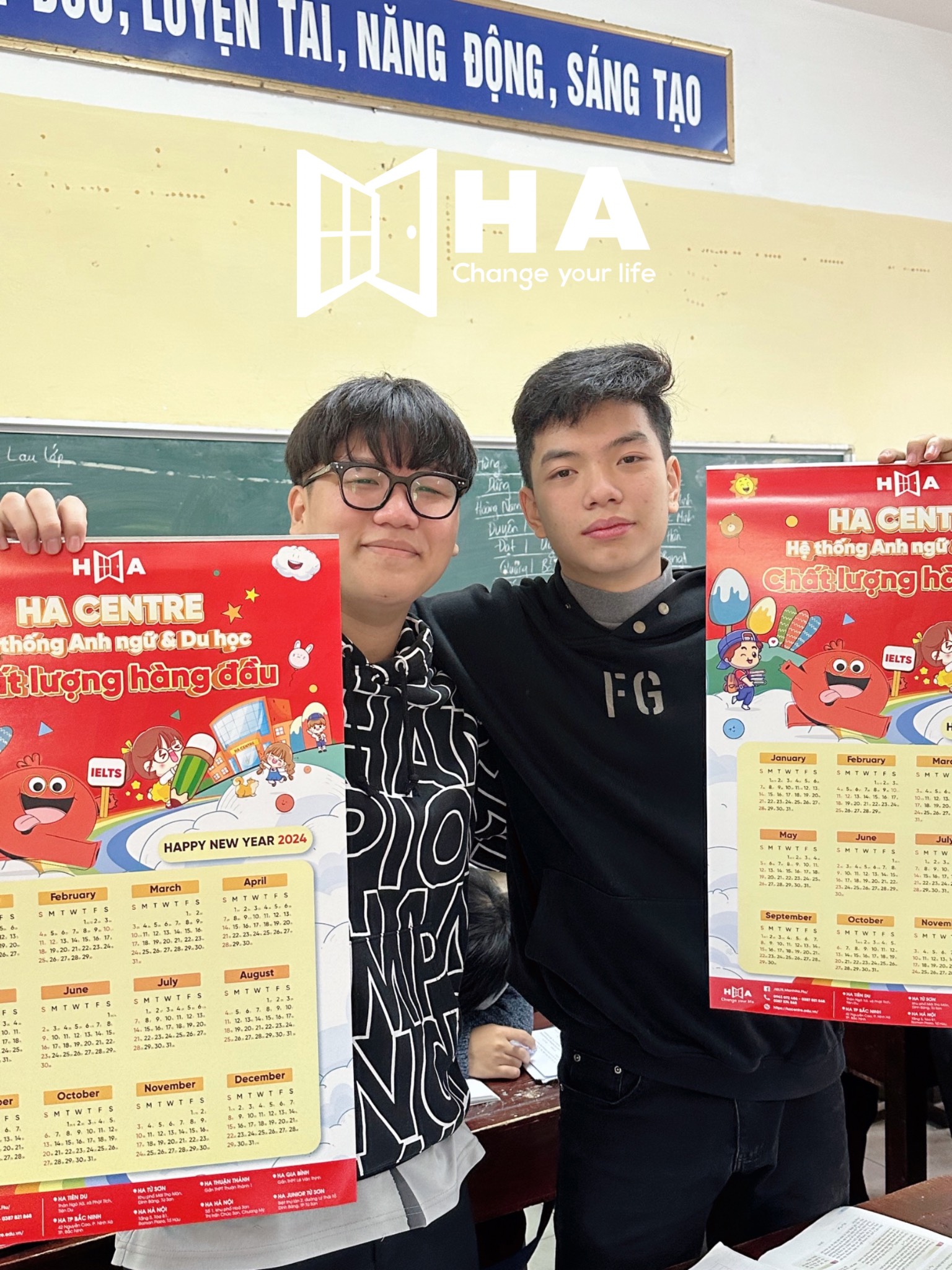 HA CENTRE tặng lịch năm mới cho học sinh tại các trường toàn thành phố Bắc Ninh