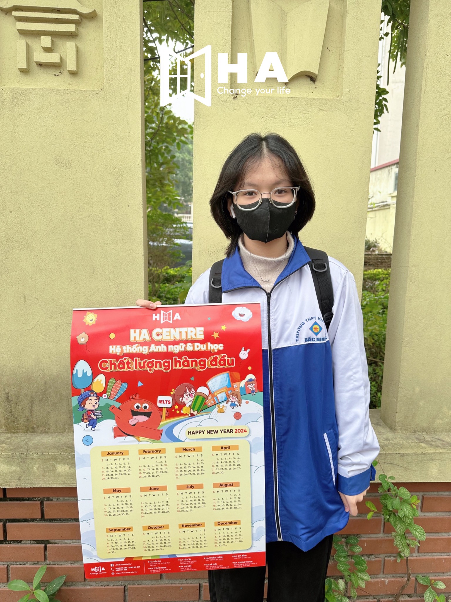 HA CENTRE tặng lịch năm mới cho học sinh tại các trường toàn thành phố Bắc Ninh