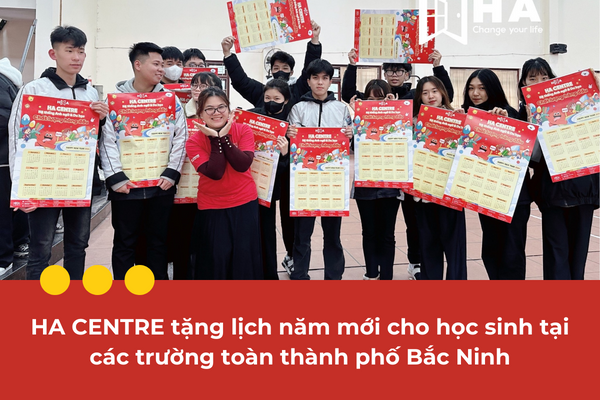 HA CENTRE tặng lịch năm mới cho học sinh tại các trường toàn thành phố Bắc Ninh