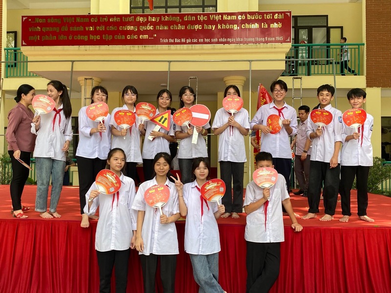 HA Centre giao lưu cùng học sinh trường THCS Nguyễn Văn Cừ, Từ Sơn